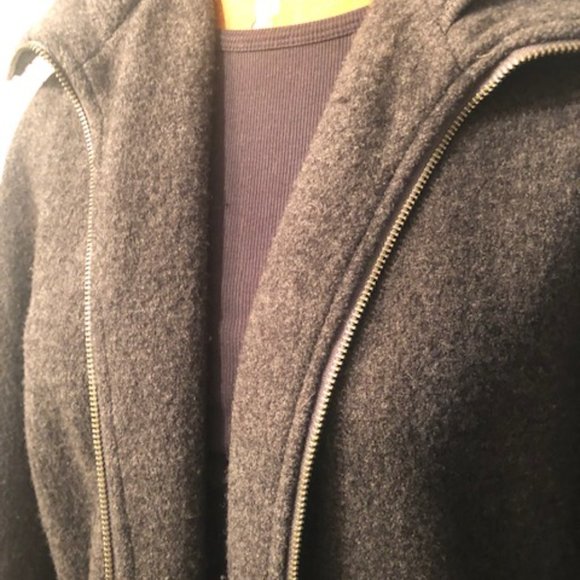 Cape in Merino Wool - Picture 2 of 3